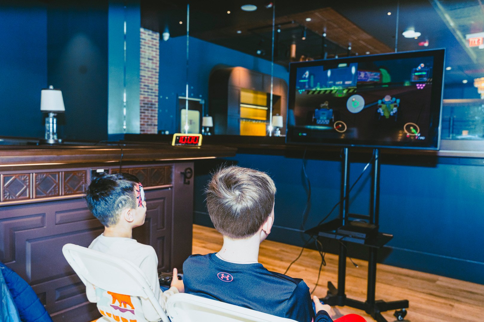 Kids playing video games (Photo by Colgan Johnson at 1981andco.)